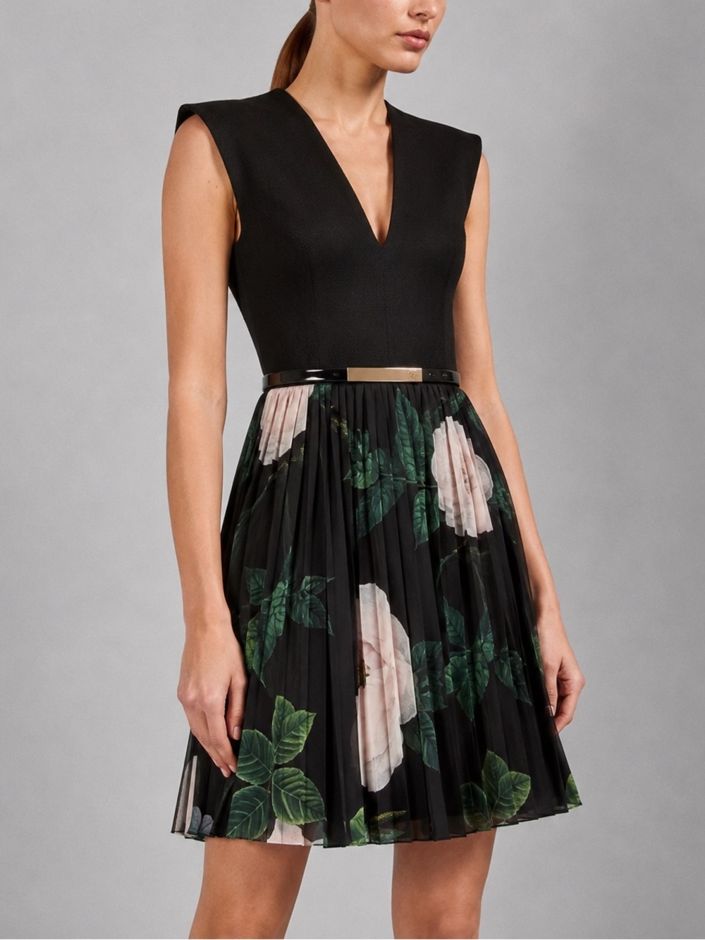 Ted Baker Black V-Neck Pleated Floral Dress size 0 / US 2 / XS